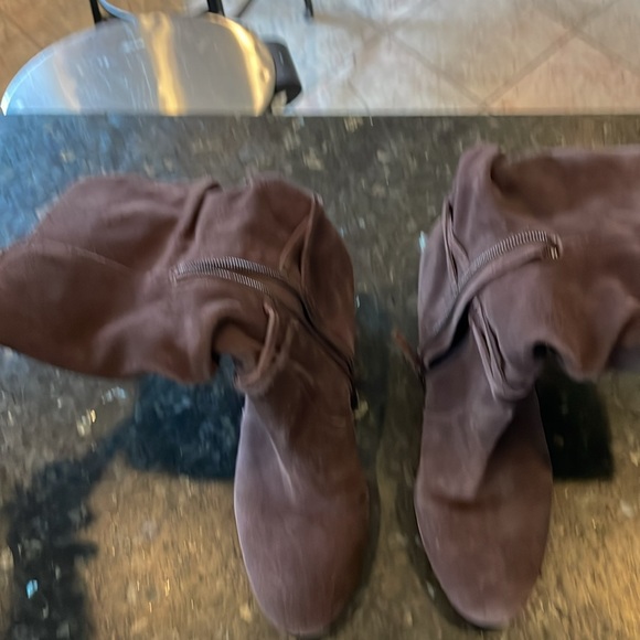 Violet and Red women’s boots, size 8.5 - Picture 5 of 7